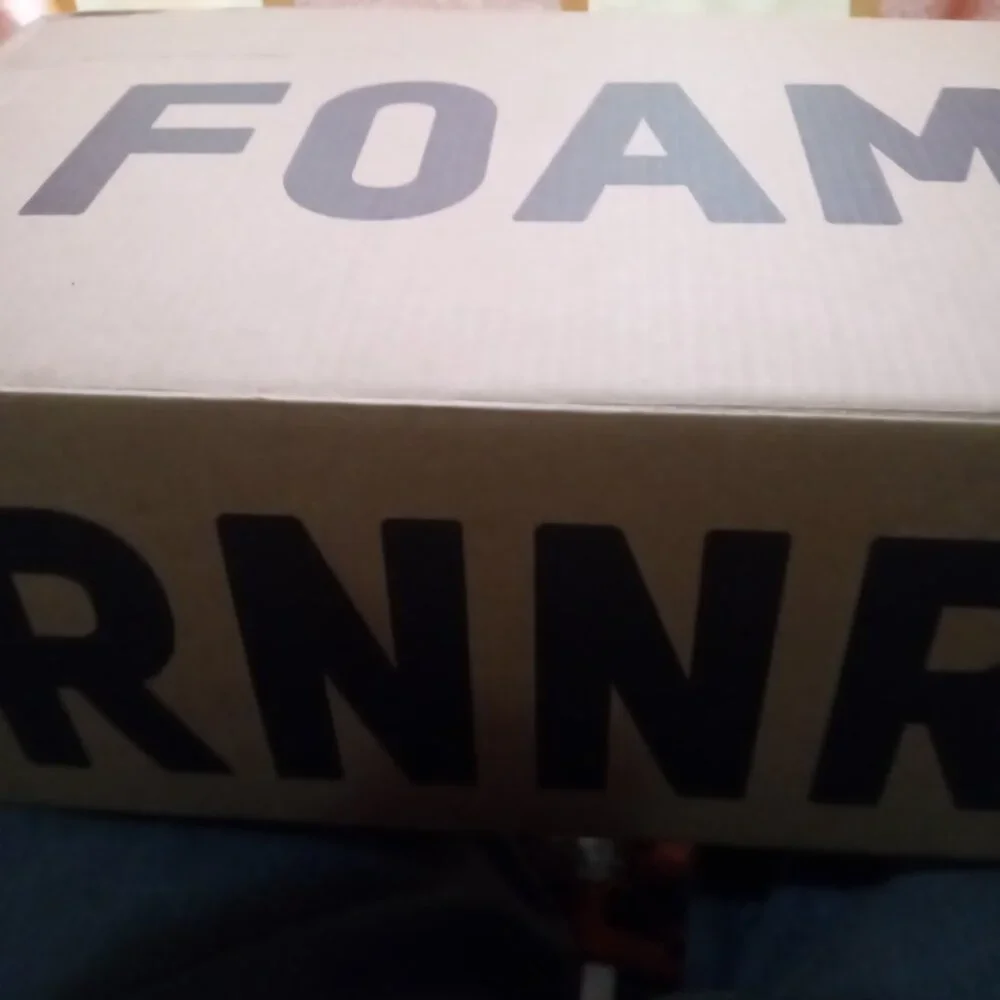 Adidas YZY FOAM RNNR size 7 - Picture 2 of 3